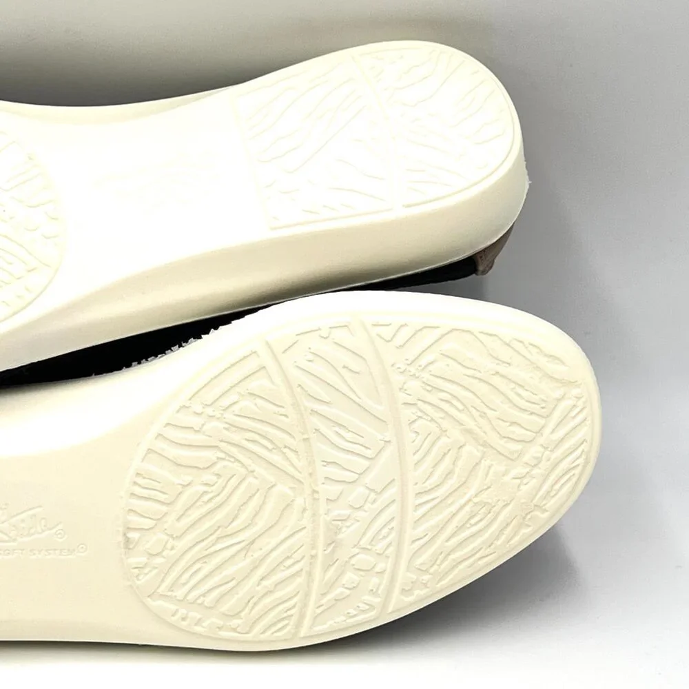 Life Stride Womens Size 6.5 Next Level Black Knit Slip On Comfort‎ Loafers Shoes